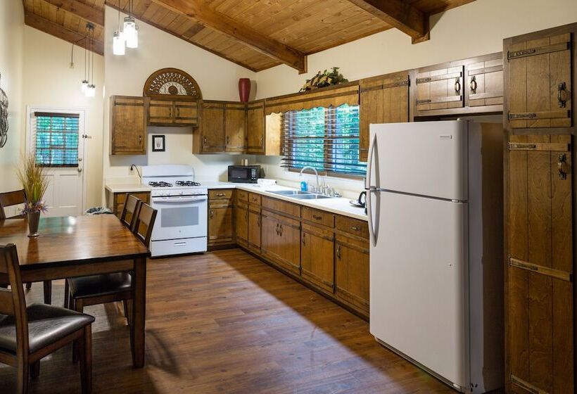 Хижина Deluxe, Forrest Hills Mountain Resort