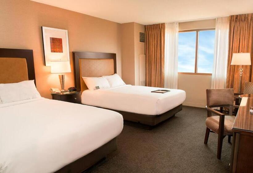 Номер Deluxe, Gold Strike Casino Resort