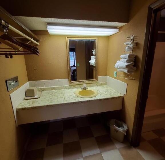 ２ダブルベッドのスタンダードルーム, Gray Plaza Motel West Frankfort