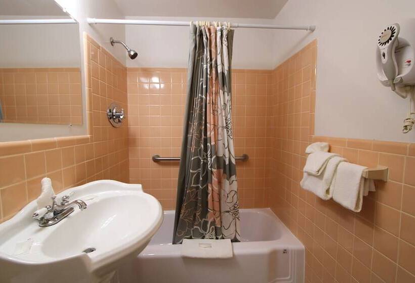 스위트, Colonial Inn Seekonk