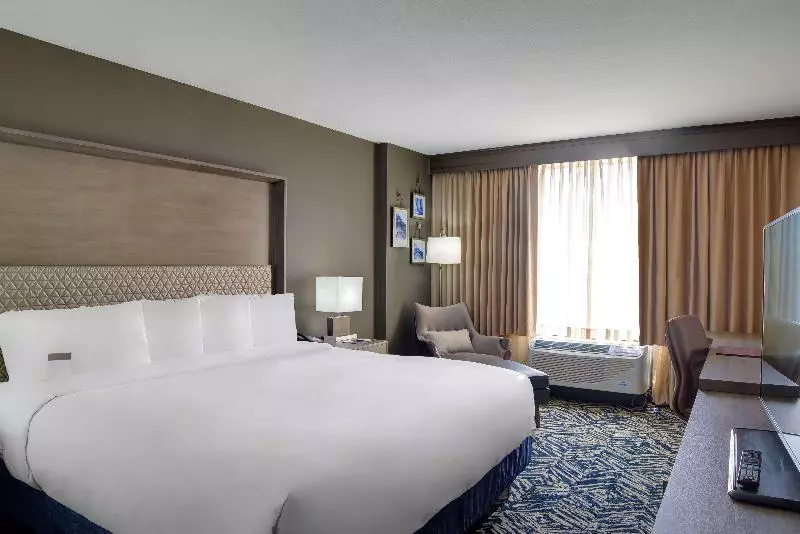 キングサイズベッドのスタンダードルーム, Doubletree By Hilton Harrisonburg
