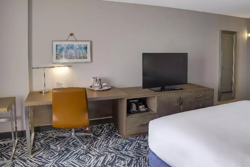 キングサイズベッドのスタンダードルーム, Doubletree By Hilton Harrisonburg