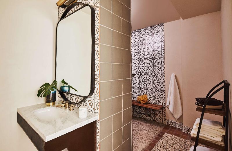 غرفة قياسية سرير كينج لذوى الإحتياجات الخاصة, Figueroa, Unbound Collection By Hyatt