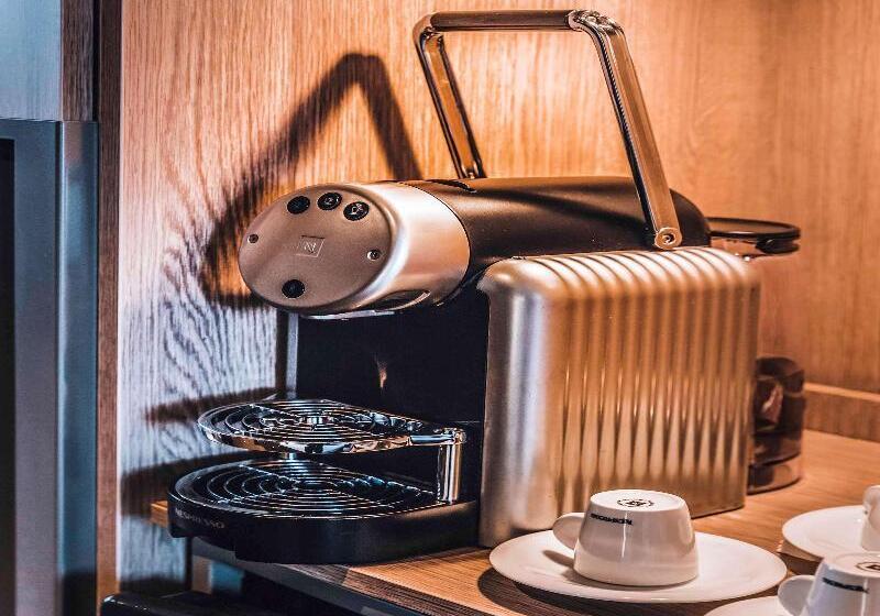 غرفة قياسية, The Franciscan