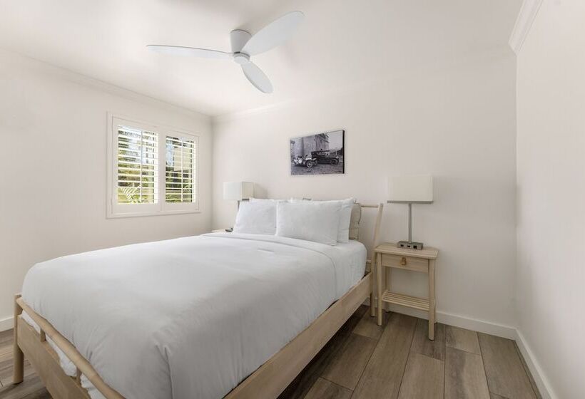 جناح مزوَّد بشرفة, The Franciscan