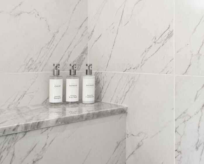 جناح سوبيريور, The Franciscan