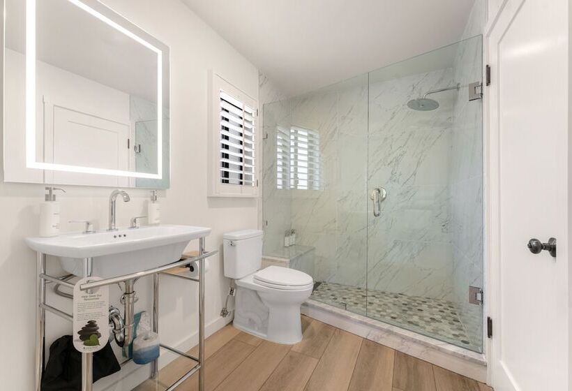 جناح سوبيريور, The Franciscan