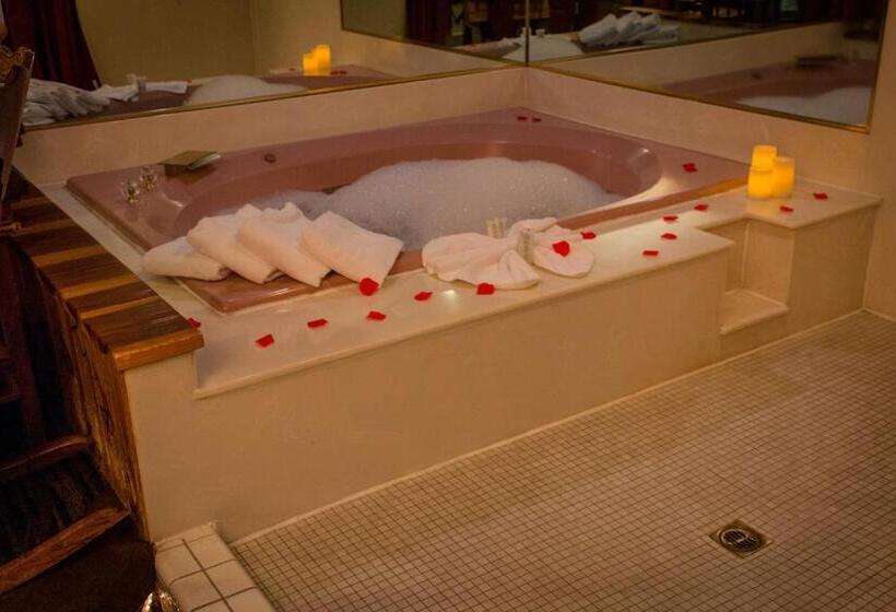 Deluxe Suite, Postmarc Hotel And Spa Suites