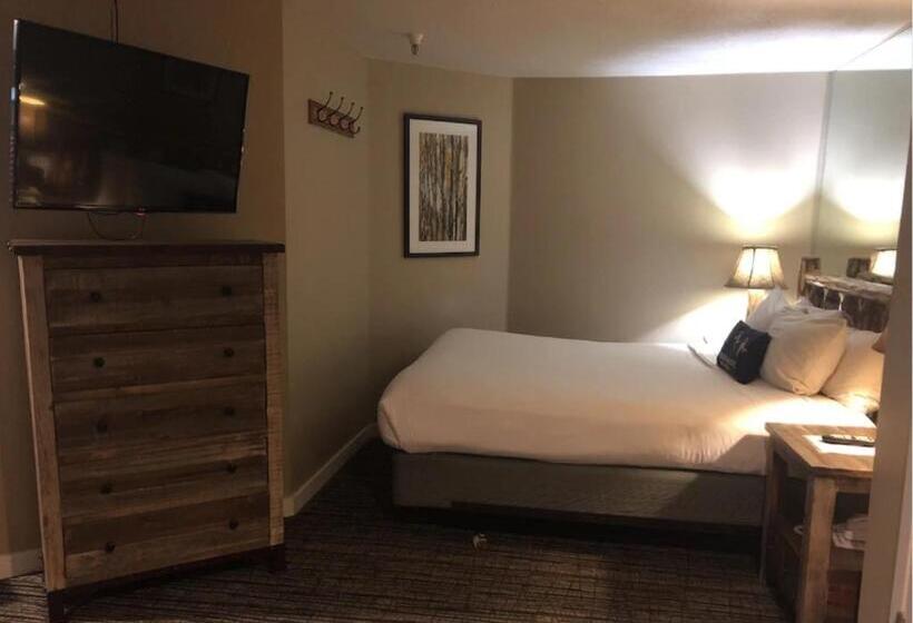Deluxe Suite, Postmarc Hotel And Spa Suites