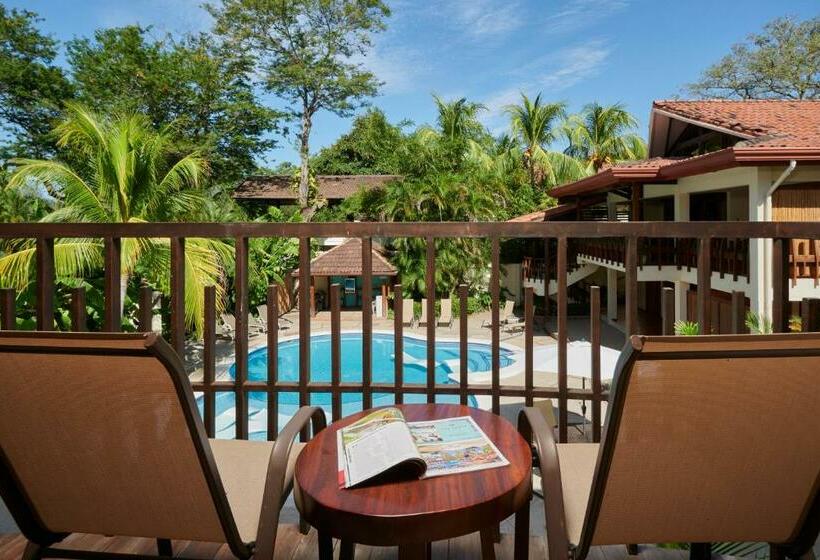 جناح جونيور, The Coast Beachfront