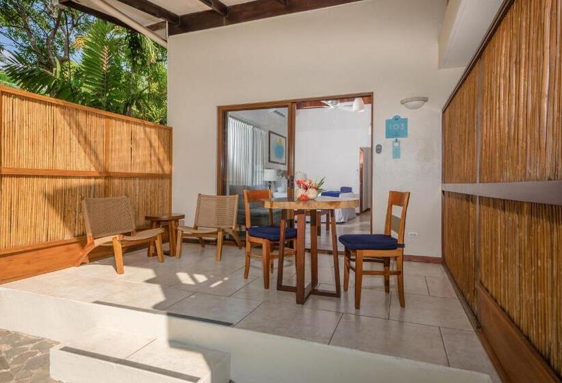 جناح, The Coast Beachfront