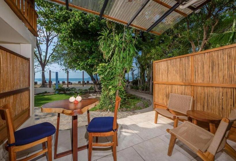 جناح, The Coast Beachfront