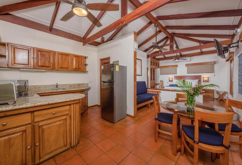 بنجلو قياسى, The Coast Beachfront