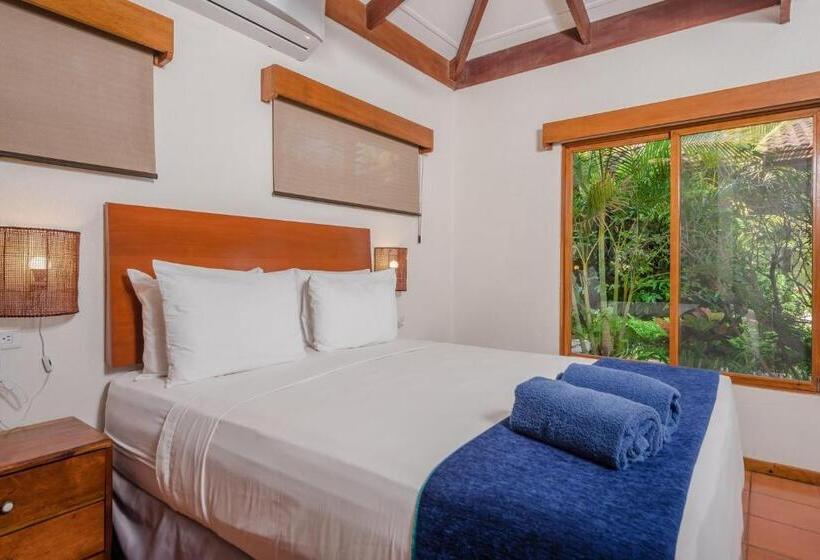 بنجلو قياسى, The Coast Beachfront