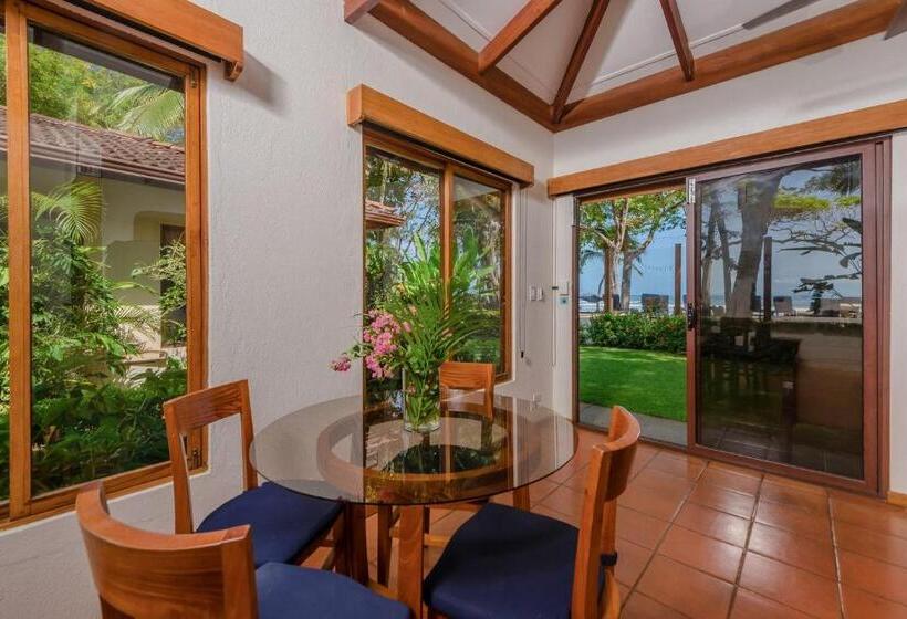 بنجلو قياسى, The Coast Beachfront