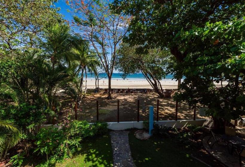 جناح سوبيريور, The Coast Beachfront