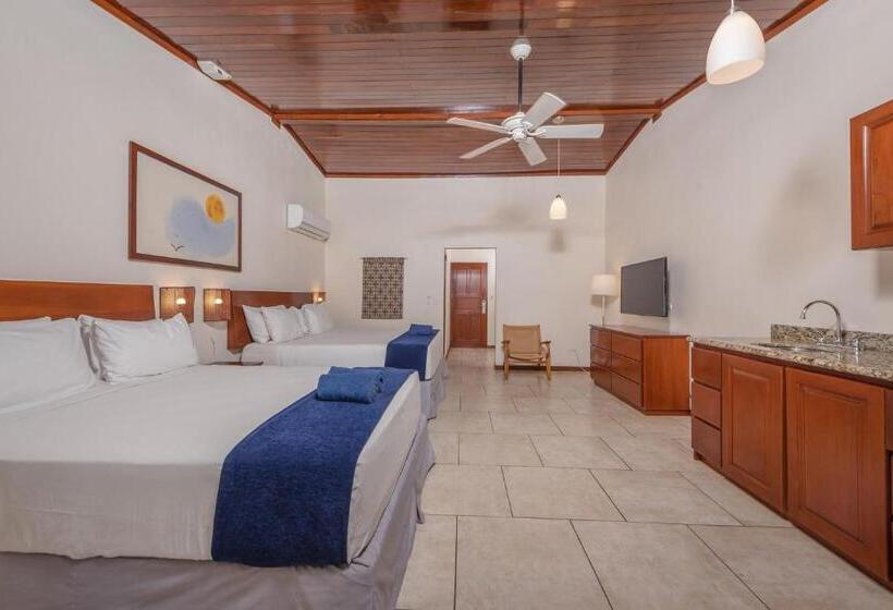 جناح سوبيريور, The Coast Beachfront