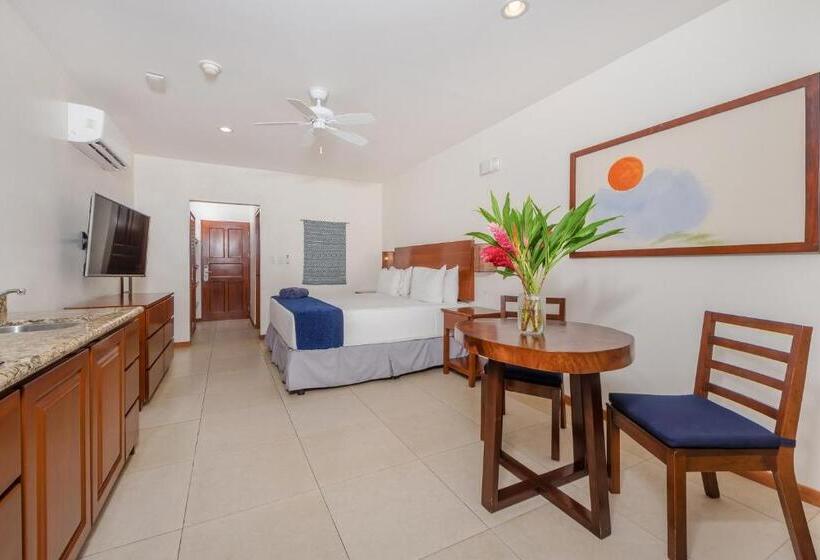 جناح جونيور, The Coast Beachfront