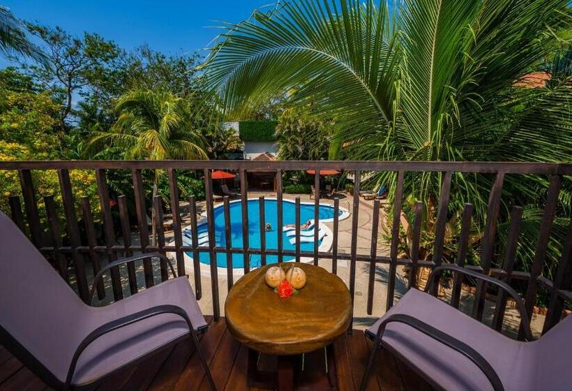 جناح جونيور, The Coast Beachfront