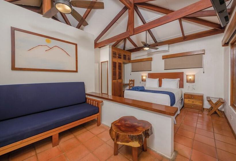 بنجلو قياسى, The Coast Beachfront