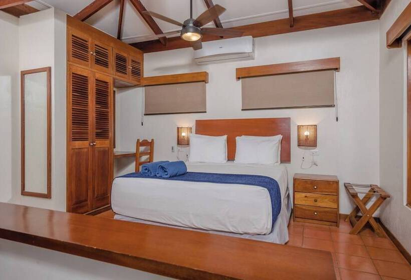 بنجلو قياسى, The Coast Beachfront