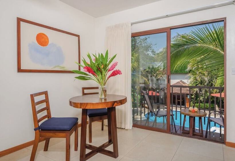 جناح جونيور, The Coast Beachfront