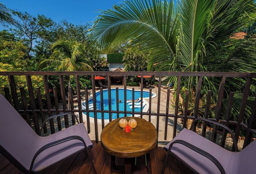 جناح جونيور, The Coast Beachfront