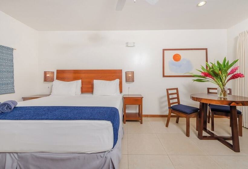 جناح جونيور, The Coast Beachfront