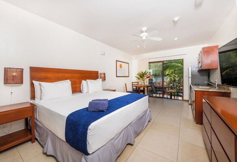 جناح جونيور, The Coast Beachfront