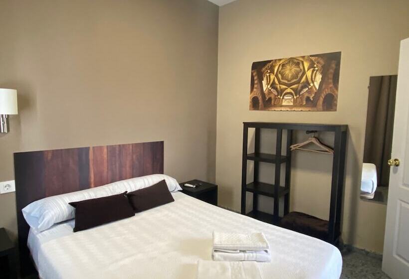 اتاق استاندارد با سرویس بهداشتی مشترک, Patio De La Plateria