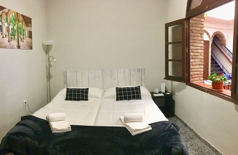 اتاق استاندارد با سرویس بهداشتی مشترک, Patio De La Plateria