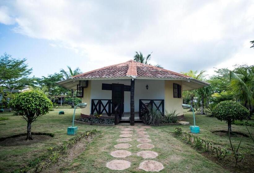 بانگلوی استاندارد, Praia Accommodation