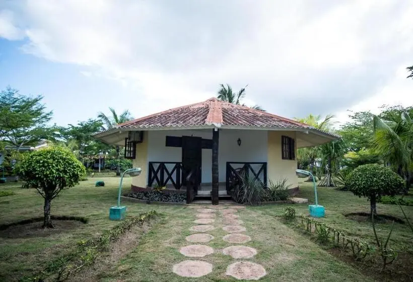 بانگلوی استاندارد, Praia Accommodation
