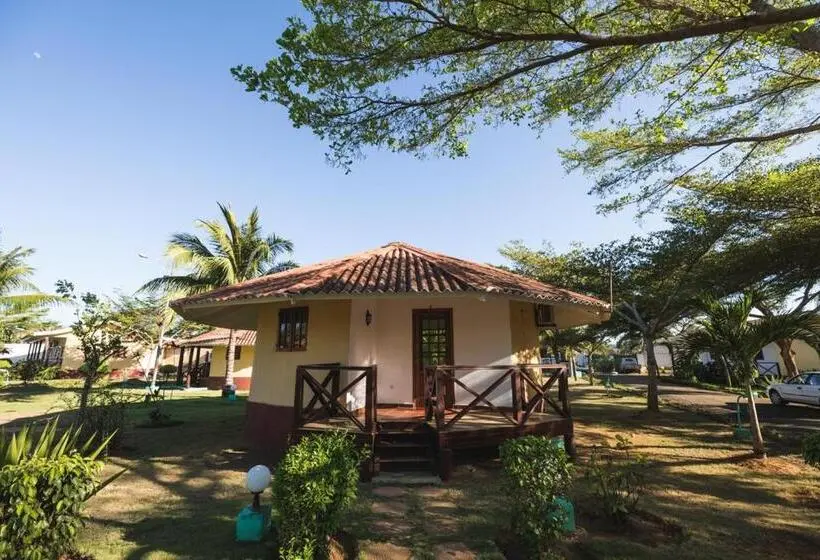 بانگلوی استاندارد, Praia Accommodation