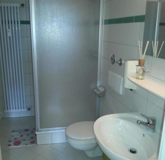 家庭间, Inselhostel