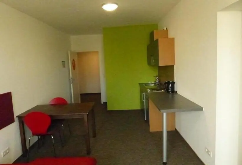 Camera Familiare, Inselhostel