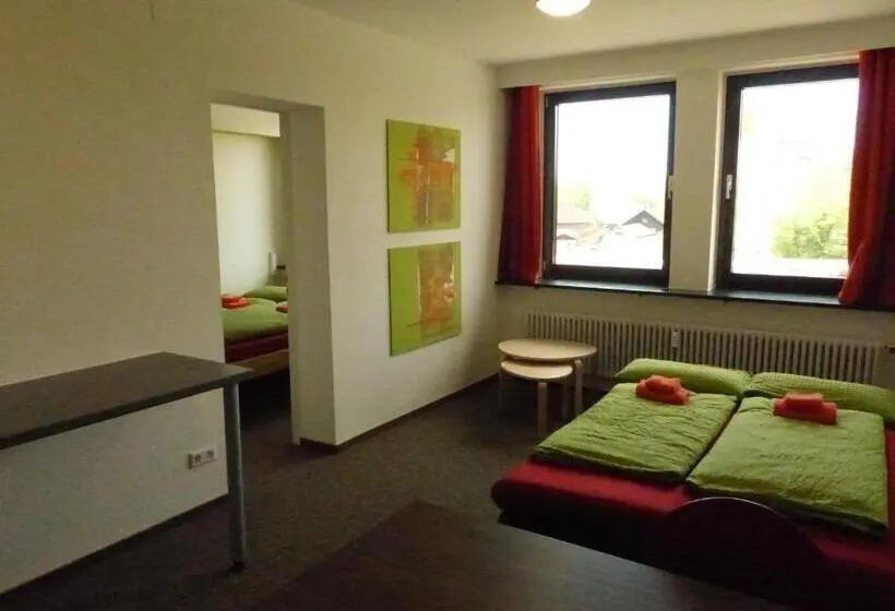 Camera Familiare, Inselhostel