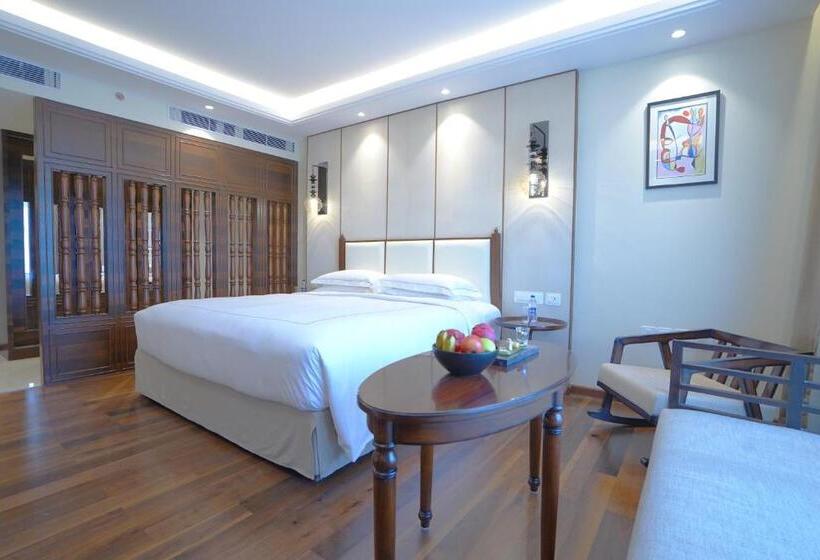 اتاق لوکس با تخت بزرگ, Taj Tirupati