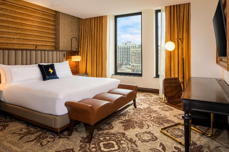 اتاق استاندارد با تخت بزرگ, The Peregrine Omaha Downtown, Curio Collection By Hilton