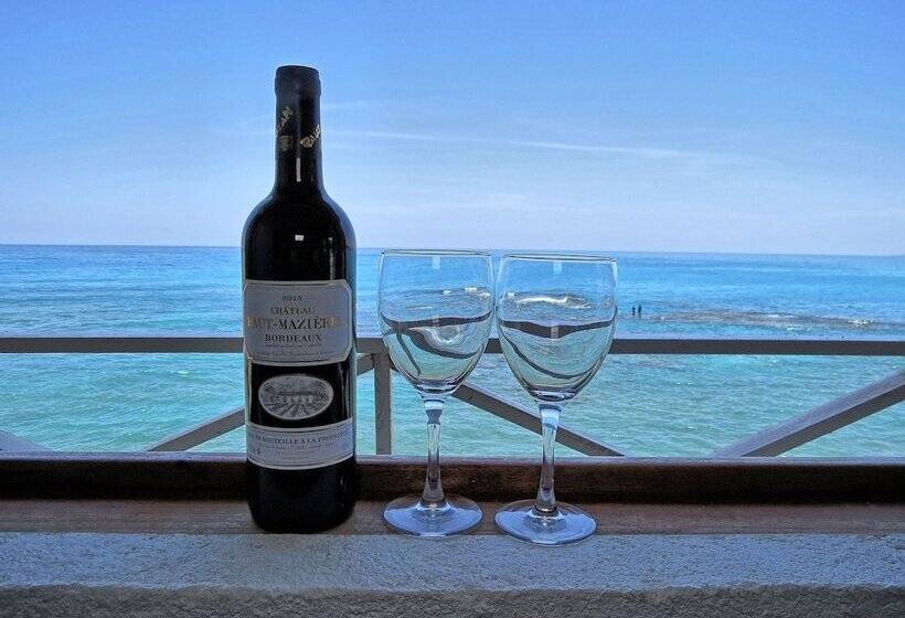 اتاق رمانتیک, Coterelle Breeze