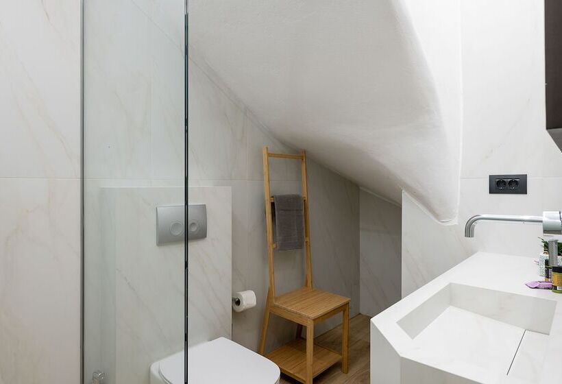 Полулюкс с Балконом, Aoria Estate Old Port