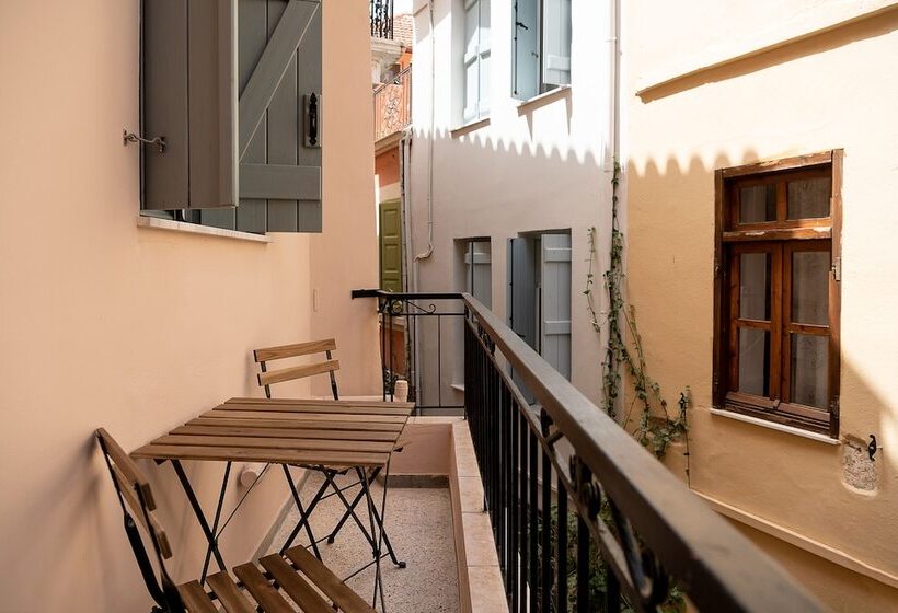 Полулюкс с Балконом, Aoria Estate Old Port