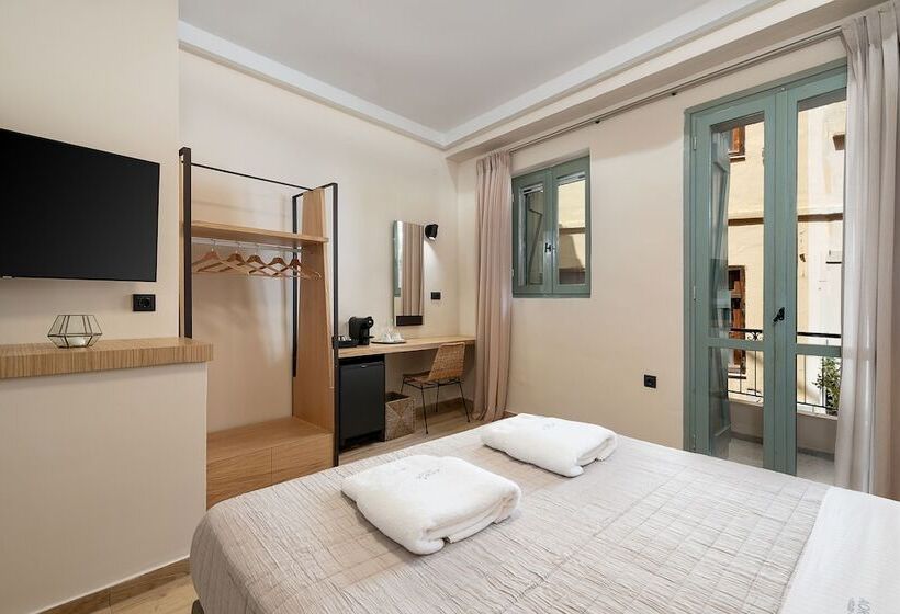 جناح جونيور مزوَّد بشرفة, Aoria Estate Old Port