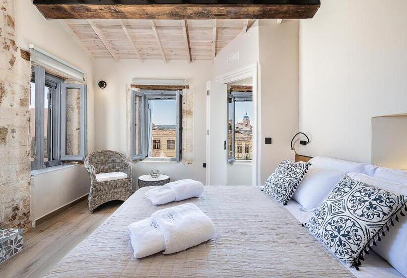 Люкс Superior, Aoria Estate Old Port