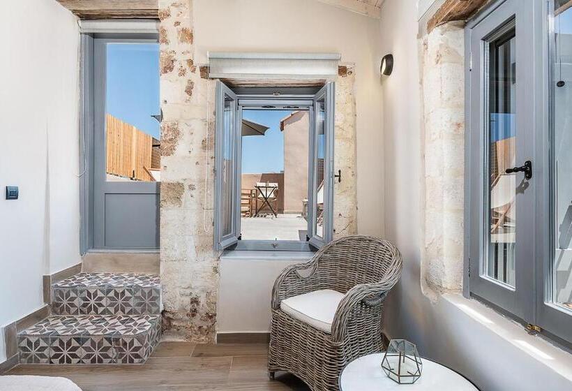 Люкс Superior, Aoria Estate Old Port