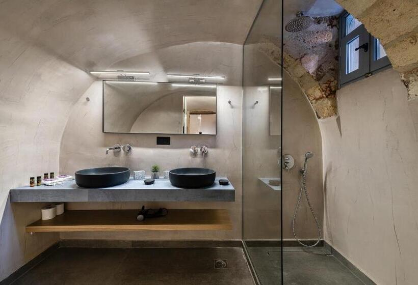 Полулюкс Interior, Aoria Estate Old Port