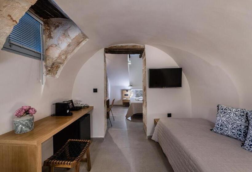 Полулюкс Interior, Aoria Estate Old Port