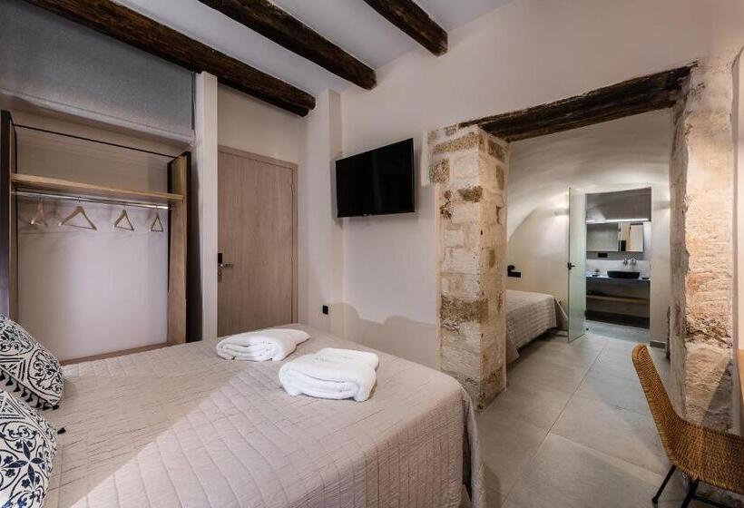 سوئیت جونیور اینتریور, Aoria Estate Old Port