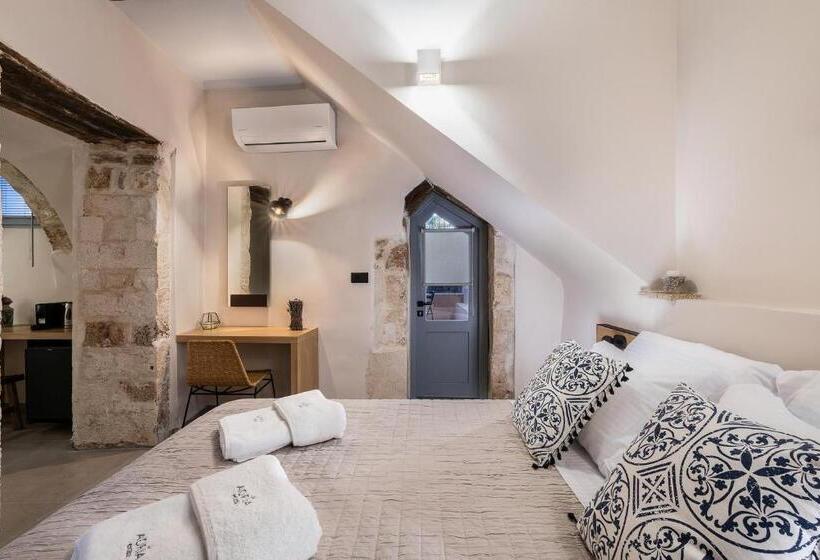 Полулюкс Interior, Aoria Estate Old Port