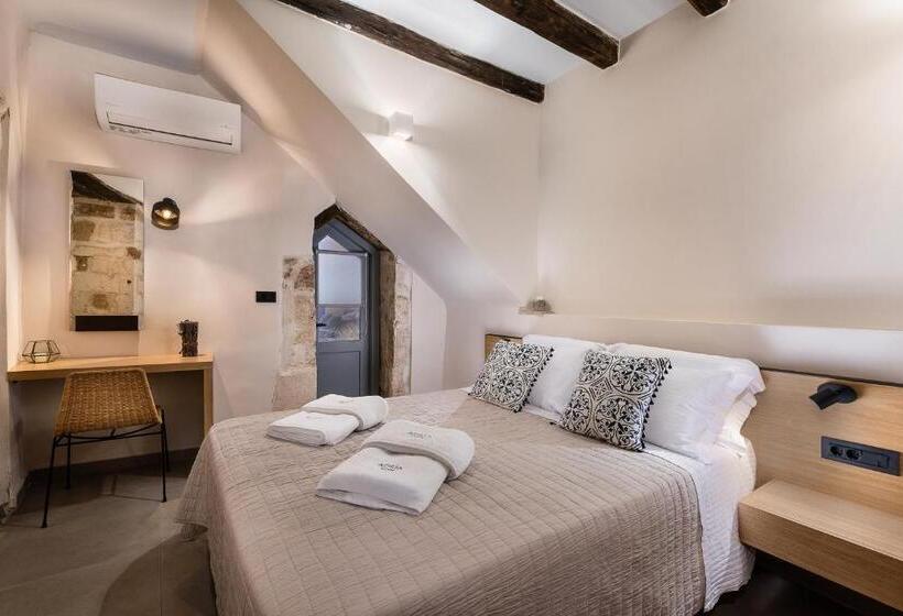 Полулюкс Interior, Aoria Estate Old Port